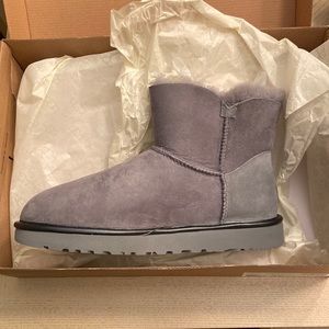 Brand new women’s UGG mini Bailey button boot